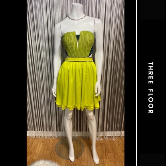 🔻SALE🔻TREE FLOOR🔹NEW WITH TAG - Picture 1 of 13